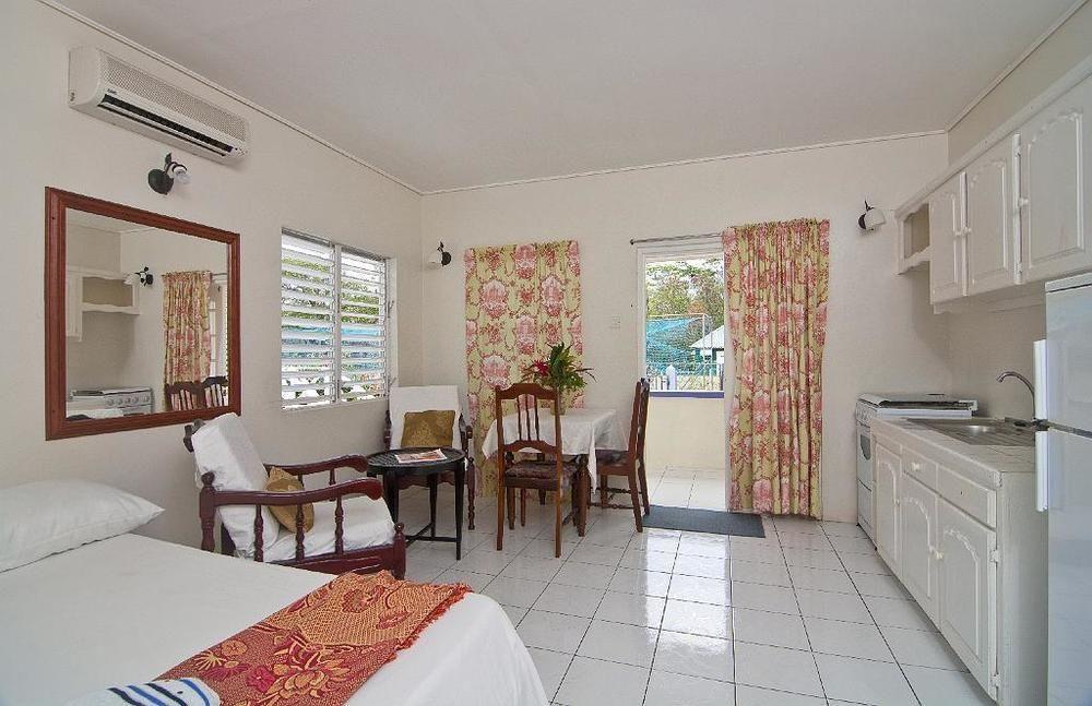 Keegans Beachside Hotel Bequia Island Exterior photo