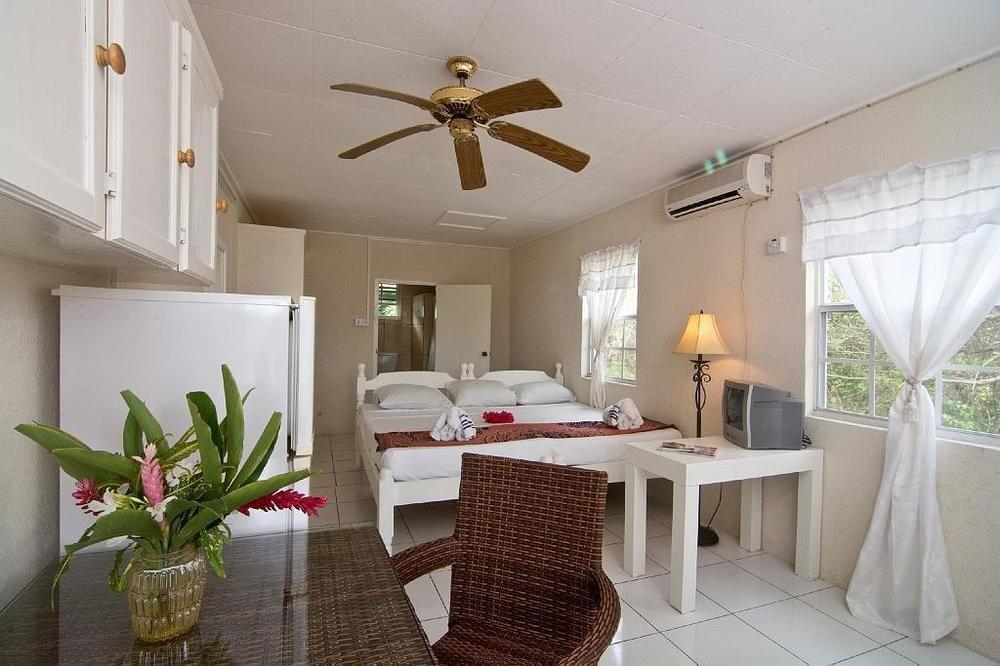 Keegans Beachside Hotel Bequia Island Exterior photo