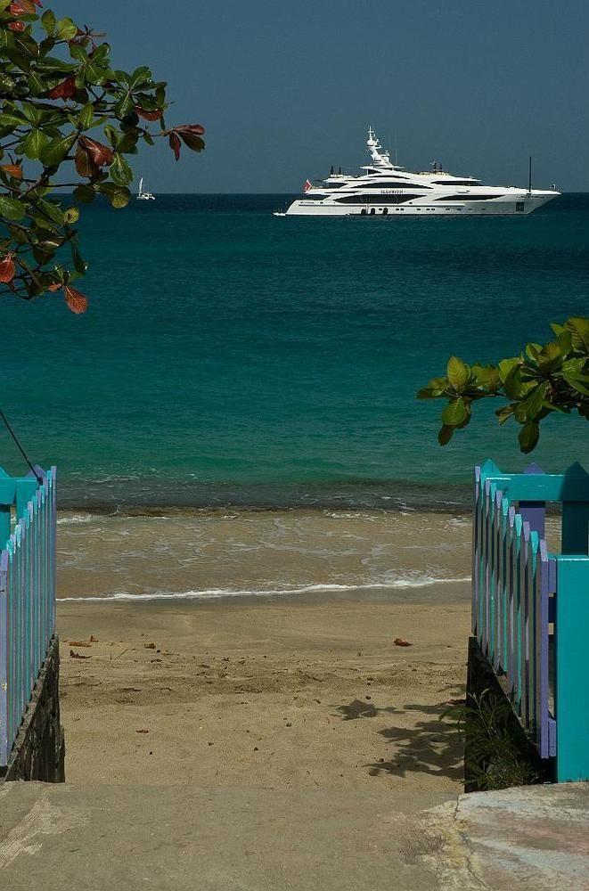 Keegans Beachside Hotel Bequia Island Exterior photo